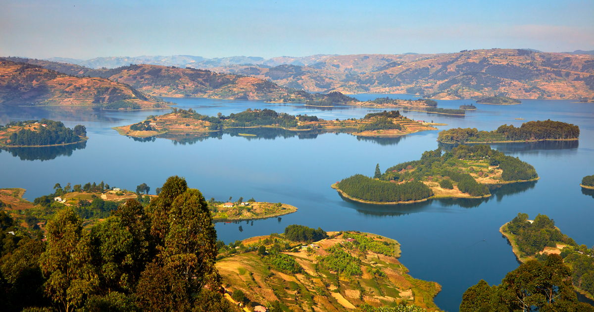 Lake Bunyonyi with scenic hills, peaceful water, and a relaxing Uganda travel atmosphere